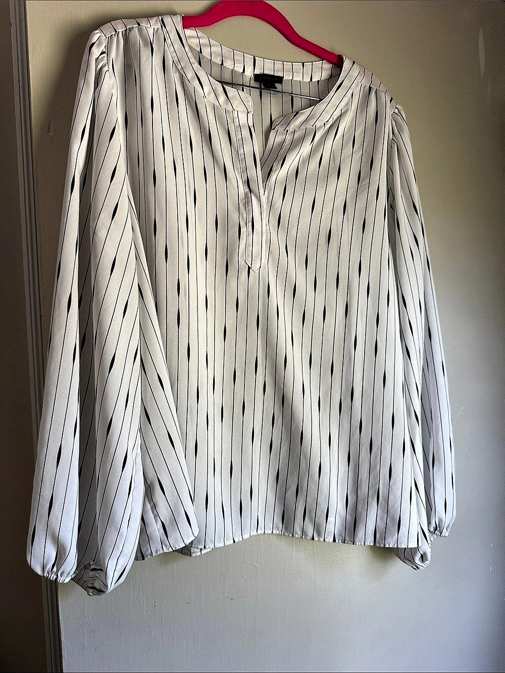 Ann Taylor Striped Blouse in White & Black Size XL Like New